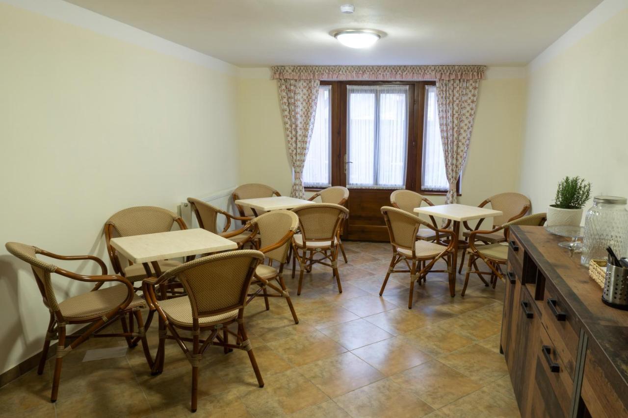 Benesov nad Ploucnici Penzion Ruze מראה חיצוני תמונה